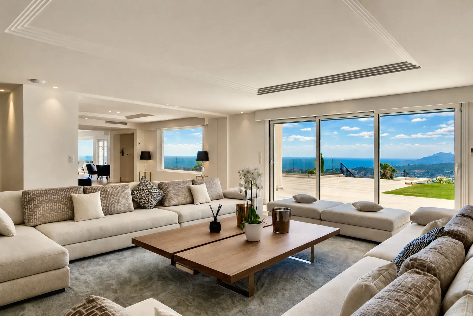 Salon contemporain avec vue mer